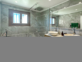 Vente
Roquebrune-Cap-Martin- Magnifique maison 4 pièces de 111m2 entièrement rénové avec piscine privative