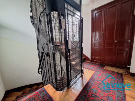
                                                                                        Vente
                                                                                         Rue d'Armaillé - 17ème : Studio traversant, ultra-fonctionnel