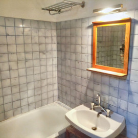 
                                                                                        Location
                                                                                         Rue de Levis- Beau 3 pièces de 50 m2 meublé