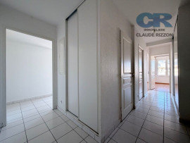 
                                                                                        Vente
                                                                                         RUE DE VIC - 3 pièces à vendre