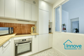 
                                                                                        Vente
                                                                                         Rue Marbeuf : Calme absolu au coeur du Triangle d'Or