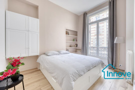 
                                                                                        Vente
                                                                                         Rue Marbeuf : Calme absolu au coeur du Triangle d'Or