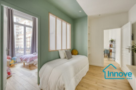 
                                                                                        Vente
                                                                                         Rue Marbeuf : Calme absolu au coeur du Triangle d'Or