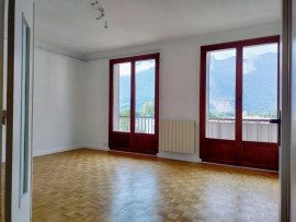 
                                                                                        Location
                                                                                         SAINT-EGREVE, Plein Ciel, joli T3 rénové, 70 m2
