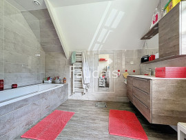 
                                                                                        Vente
                                                                                          SAINT-LO maison 6 pièces avec jardin  