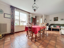 
                                                                                        Vente
                                                                                         SAINT-LO - Maison de ville quartier SUD avec jardin, garage 