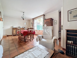 
                                                                                        Vente
                                                                                         SAINT-LO - Maison de ville quartier SUD avec jardin, garage 