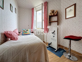 
                                                                                        Vente
                                                                                         SAINT-LO - Maison de ville quartier SUD avec jardin, garage 