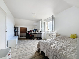 
                                                                                        Vente
                                                                                          Saint-Lô - Maison familiale - sous-sol complet -  proche li