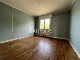 
                                                                                        Vente
                                                                                         SAINT LO - Proximité du Centre-Ville et des bus