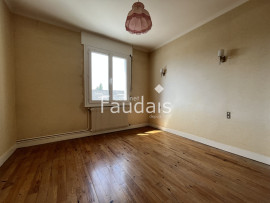 
                                                                                        Vente
                                                                                         SAINT LO - Proximité du Centre-Ville et des bus