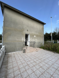 
                                                                                        Vente
                                                                                         SAINT LO - Proximité du Centre-Ville et des bus