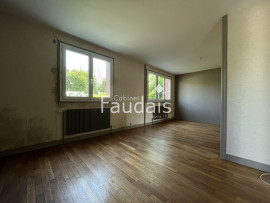 
                                                                                        Vente
                                                                                         SAINT LO - Proximité du Centre-Ville et des bus