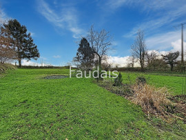 
                                                                                        Vente
                                                                                         SAINTE-SUZANNE SUR VIRE, Maison en pierre avec vie de plain-