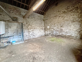 
                                                                                        Vente
                                                                                         SAINTE-SUZANNE SUR VIRE, Maison en pierre avec vie de plain-