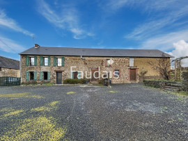 
                                                                                        Vente
                                                                                         SAINTE-SUZANNE SUR VIRE, Maison en pierre avec vie de plain-