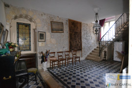 Vente
SECT LANGOIRAN PROPRIETE 10 PIECES SUR 5910 M2