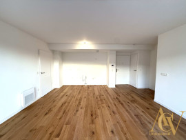 
                                                                                        Vente
                                                                                         Séduisant 3 pièces dernier étage Golfe St Tropez