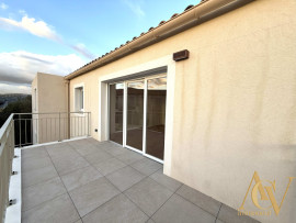 
                                                                                        Vente
                                                                                         Séduisant 3 pièces dernier étage Golfe St Tropez