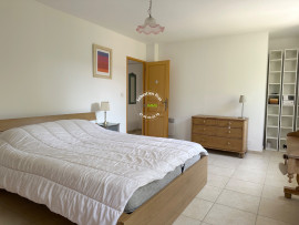 
                                                                                        Vente
                                                                                         Spacieuse demeure de 9 pièces, 235m²