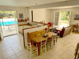 
                                                                                        Vente
                                                                                         Spacieuse demeure de 9 pièces, 235m²
