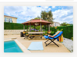 
                                                                                        Location
                                                                                         Spacieuse villa avec jardin,pkîng Excellent état