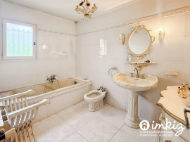 
                                                                                        Vente
                                                                                         Spacieuse villa familiale avec piscine et garage