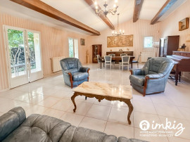 
                                                                                        Vente
                                                                                         Spacieuse villa familiale avec piscine et garage