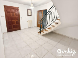 
                                                                                        Vente
                                                                                         Spacieuse villa familiale avec piscine et garage