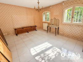 
                                                                                        Vente
                                                                                         Spacieuse villa familiale avec piscine et garage