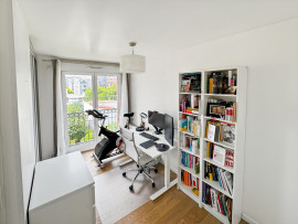 
                                                                                        Location
                                                                                         Spacieux 4 Pièces avec Balcon et Parking à Puteaux – Passage Voltaire (loyer tout inclus)