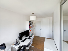 
                                                                                        Location
                                                                                         Spacieux 4 Pièces avec Balcon et Parking à Puteaux – Passage Voltaire (loyer tout inclus)