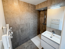
                                                                                        Location
                                                                                         Spacieux 4 Pièces avec Balcon et Parking à Puteaux – Passage Voltaire (loyer tout inclus)