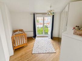 
                                                                                        Location
                                                                                         Spacieux 4 Pièces avec Balcon et Parking à Puteaux – Passage Voltaire (loyer tout inclus)