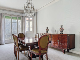 Vente
Spacieux appartement dans magnifique résidence Art Déco de Cimiez