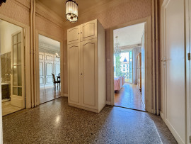 Vente
Spacieux appartement dans magnifique résidence Art Déco de Cimiez