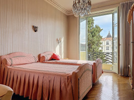 Vente
Spacieux appartement dans magnifique résidence Art Déco de Cimiez