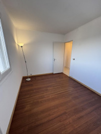 
                                                                                        Location
                                                                                         Spacieux appartement T5 avec balcon