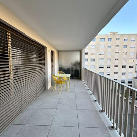 
                                                                                        Location
                                                                                         Spacieux,lumineux,chic en plein coeur du Lyon-Foch