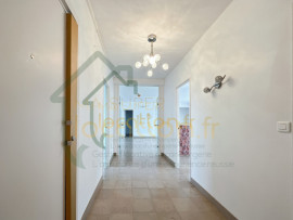 
                                                                                        Location
                                                                                         Spacieux T5 dans résidence prisée avec balcons