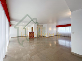 
                                                                                        Location
                                                                                         Spacieux T5 dans résidence prisée avec balcons