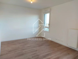 
                                                                                        Location
                                                                                         St Cyr studio de 29,16 m2 avec balcon et parking