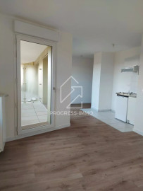 
                                                                                        Location
                                                                                         St Cyr studio de 29,16 m2 avec balcon et parking