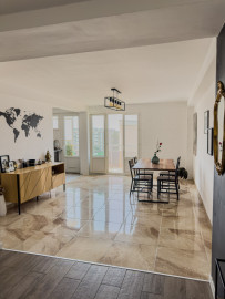 
                                                                                        Vente
                                                                                         St Foy (limite 5) Appartement traversant de  70m² 8ème dernier étage 259 000€