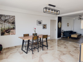 
                                                                                        Vente
                                                                                         St Foy (limite 5) Appartement traversant de  70m² 8ème dernier étage 259 000€