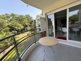 
                                                                                        Vente
                                                                                         St Raphaël Boulouris Appartement front de mer 3 pièce(s) 76m2 Terrasse Garage Piscine