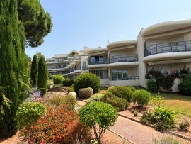 
                                                                                        Vente
                                                                                         St Raphaël Boulouris Appartement front de mer 3 pièce(s) 76m2 Terrasse Garage Piscine