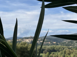 
                                                                                        Location
                                                                                         Stropezgolf A8 28 mn 
40 mn TGV/idéal cadre mute