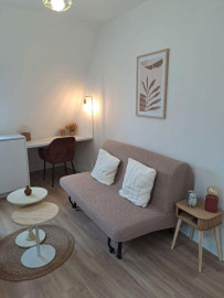 
                                                                                        Location
                                                                                         Studette meublé totalement rénové Montmartre