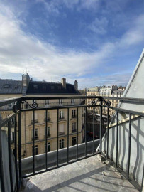 
                                                                                        Location
                                                                                         Studette Paris 8ème avec balcon